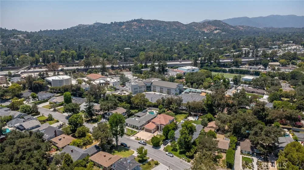 4619 Daleridge Road La Canada Flintridge, CA 91011