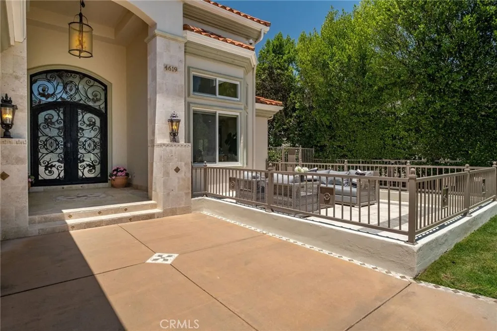 4619 Daleridge Road La Canada Flintridge, CA 91011