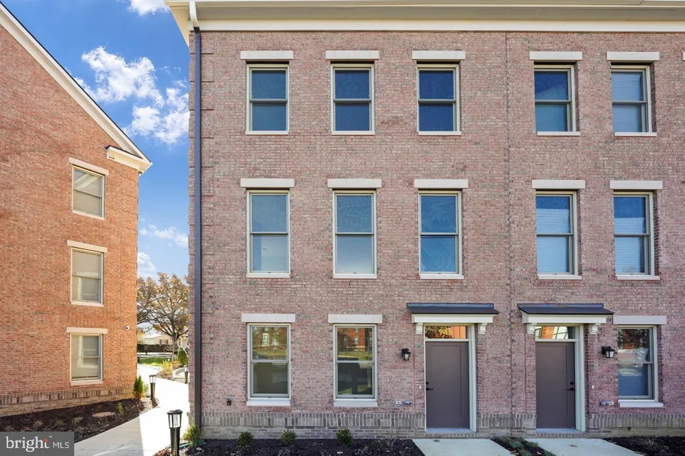 945 SYCAMORE DR SE Washington, DC 20032
