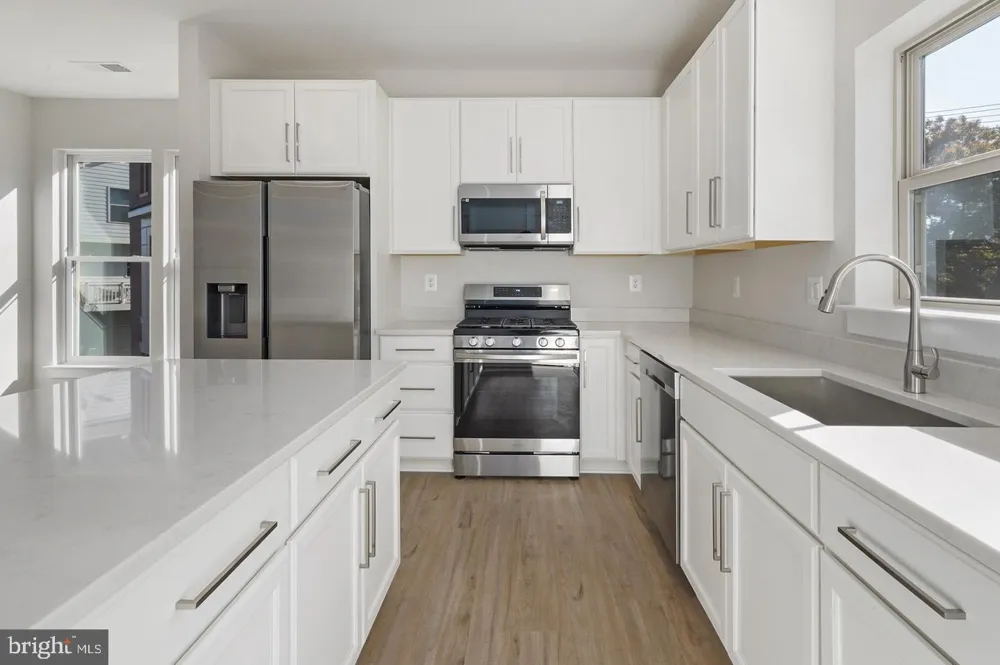 945 SYCAMORE DR SE Washington, DC 20032