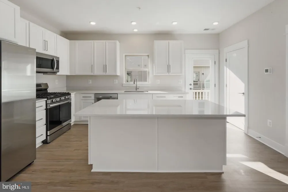 945 SYCAMORE DR SE Washington, DC 20032