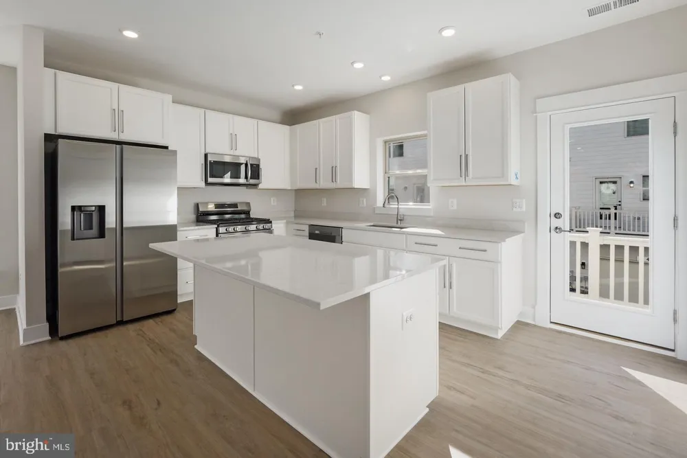 945 SYCAMORE DR SE Washington, DC 20032