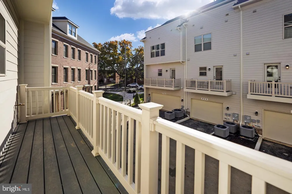 945 SYCAMORE DR SE Washington, DC 20032