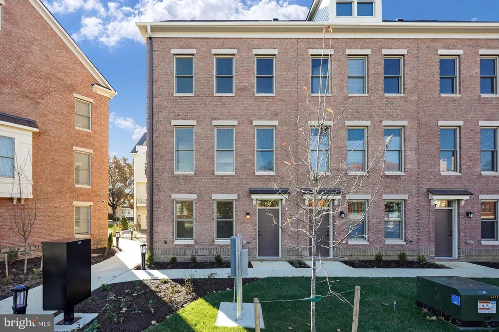 945 SYCAMORE DR SE Washington, DC 20032