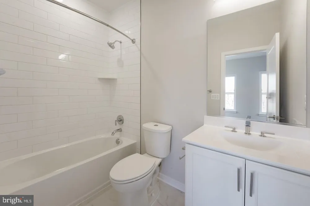 945 SYCAMORE DR SE Washington, DC 20032