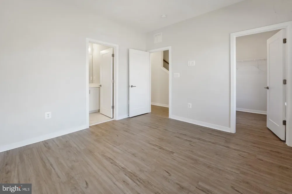 945 SYCAMORE DR SE Washington, DC 20032