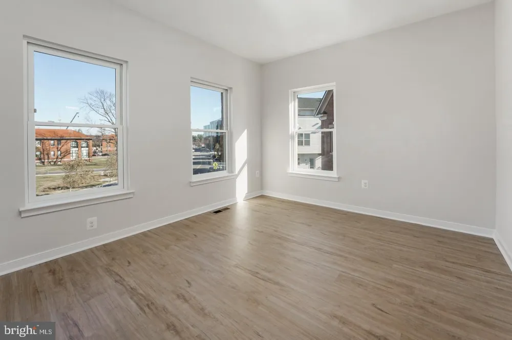 945 SYCAMORE DR SE Washington, DC 20032