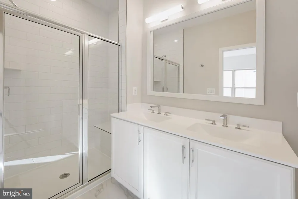945 SYCAMORE DR SE Washington, DC 20032