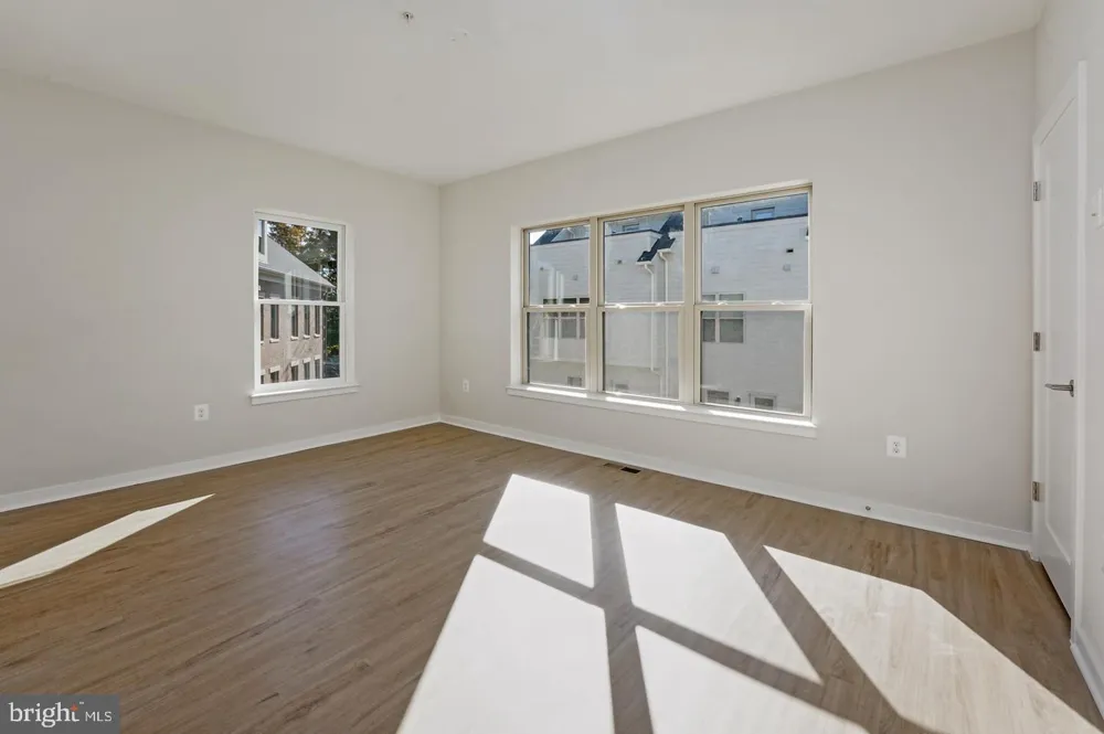 945 SYCAMORE DR SE Washington, DC 20032