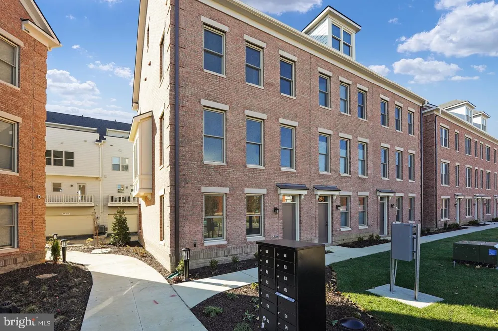 945 SYCAMORE DR SE Washington, DC 20032