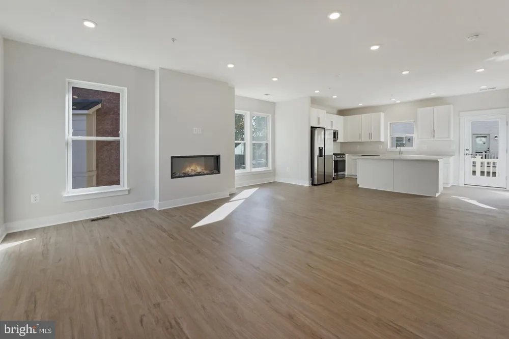 945 SYCAMORE DR SE Washington, DC 20032