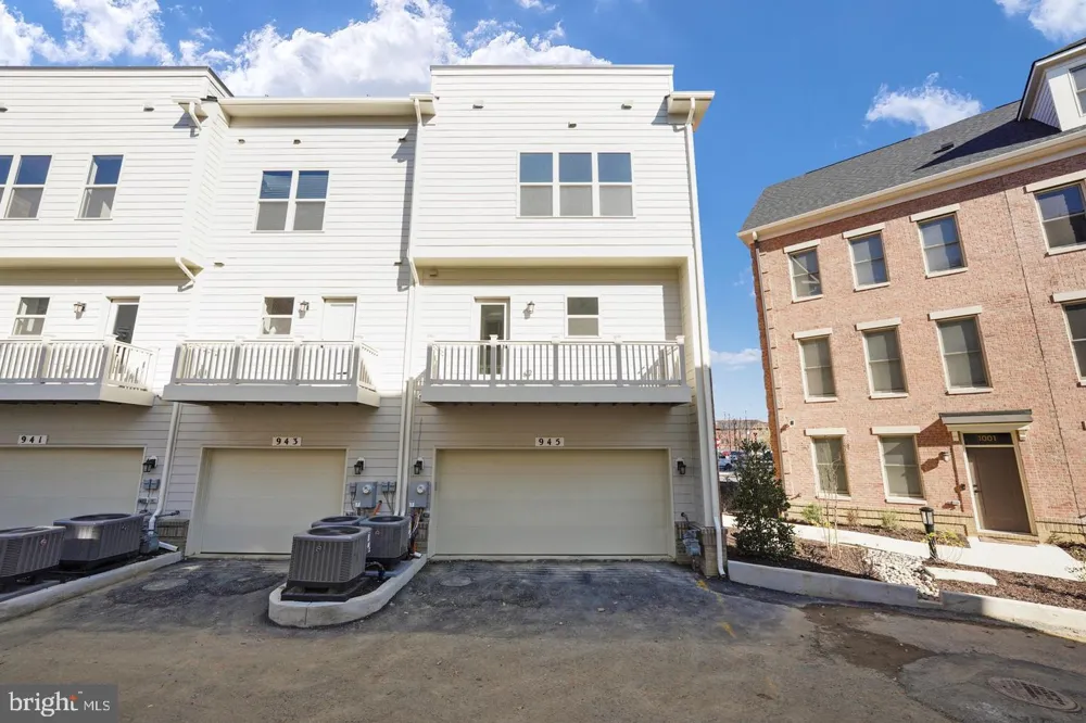 945 SYCAMORE DR SE Washington, DC 20032