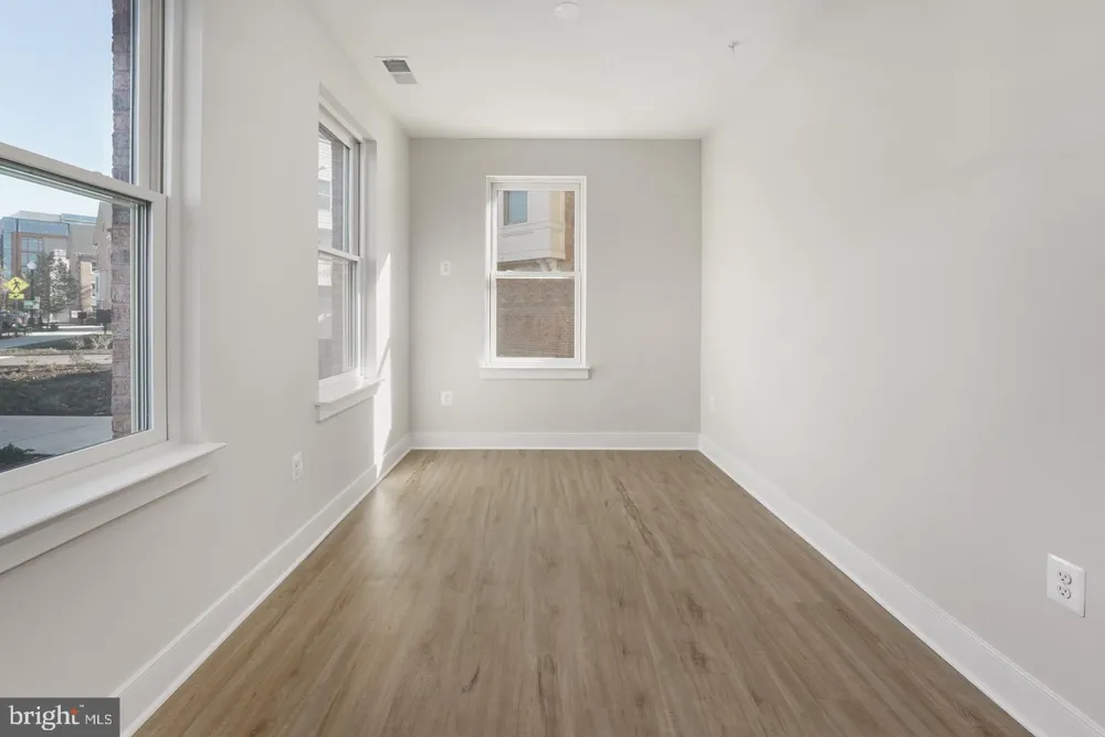 945 SYCAMORE DR SE Washington, DC 20032