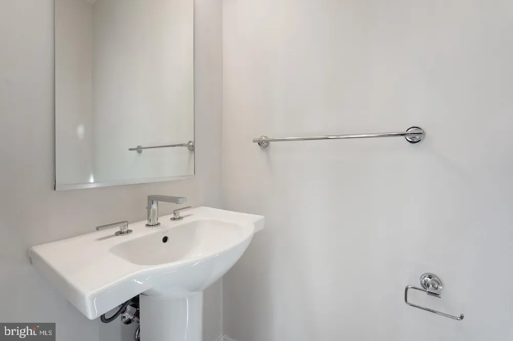 945 SYCAMORE DR SE Washington, DC 20032