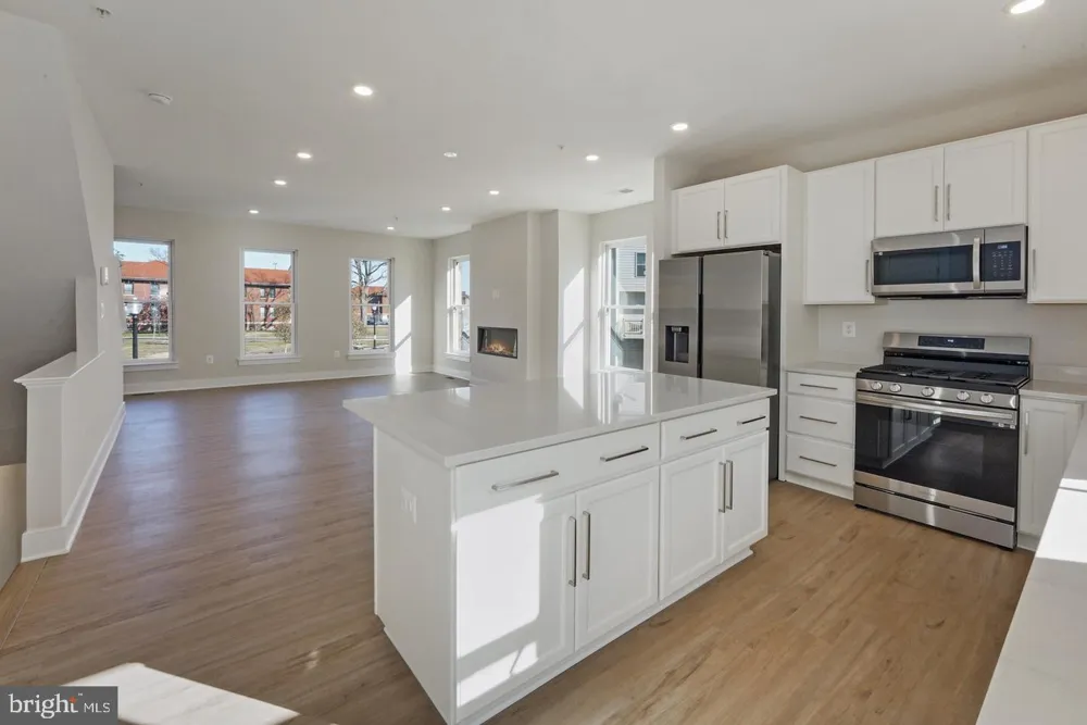 945 SYCAMORE DR SE Washington, DC 20032
