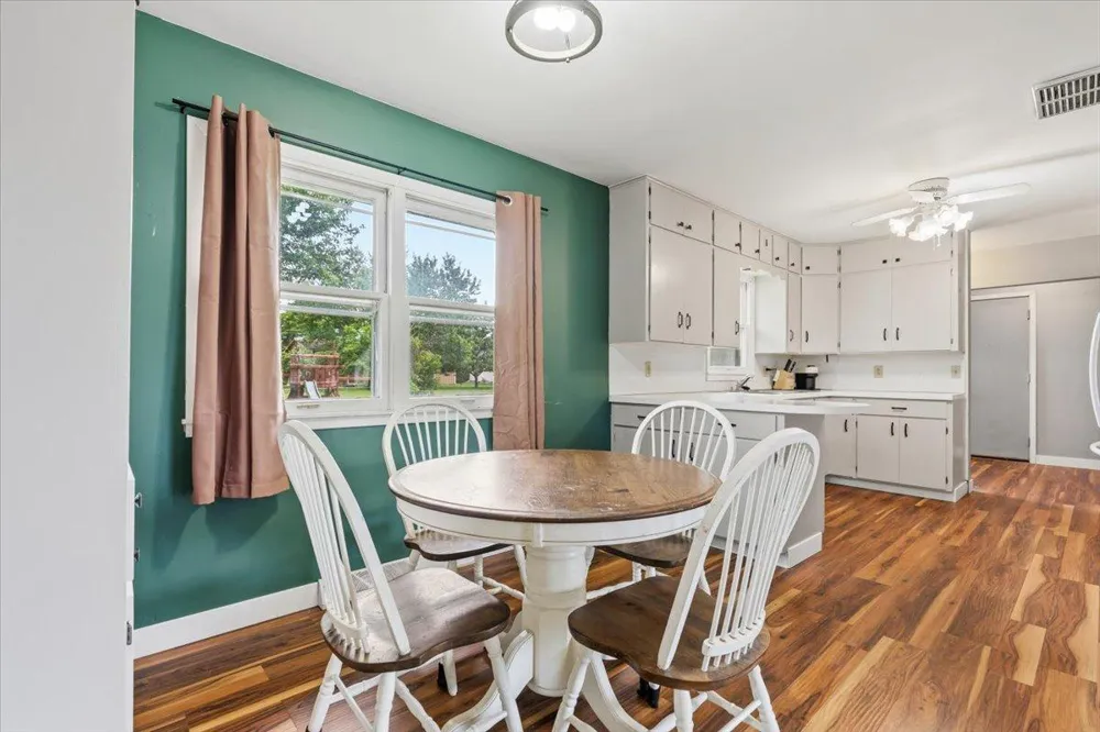 1009 W Center Street Lake City, MN 55041