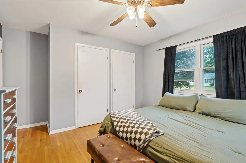 1009 W Center Street Lake City, MN 55041