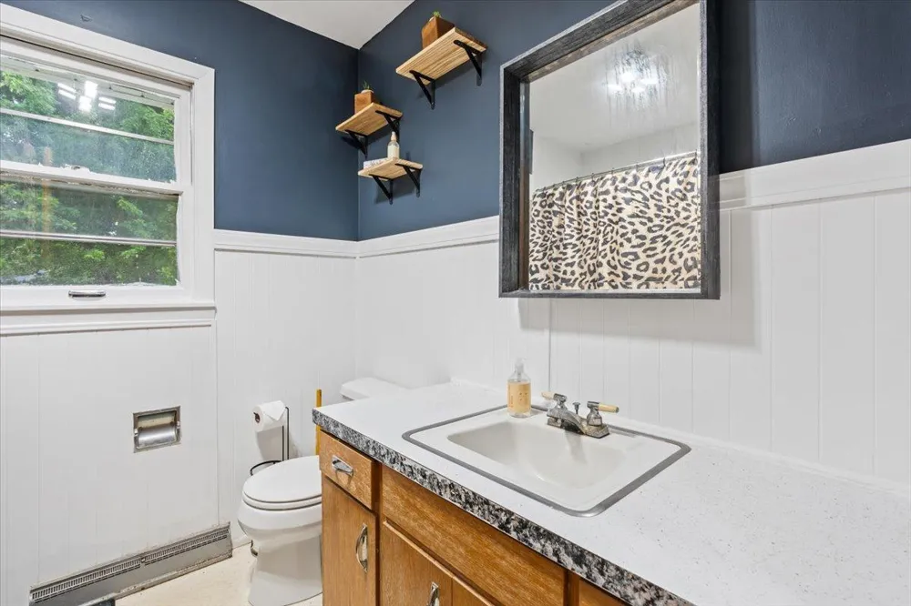 1009 W Center Street Lake City, MN 55041