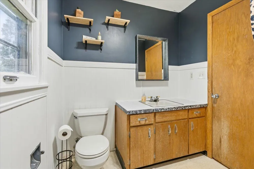1009 W Center Street Lake City, MN 55041