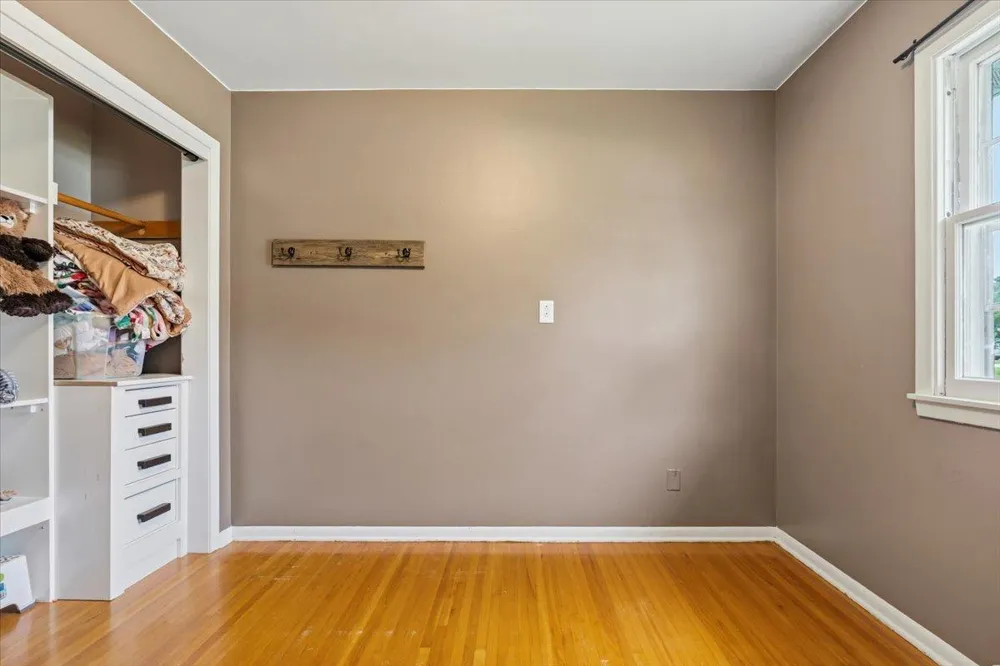 1009 W Center Street Lake City, MN 55041