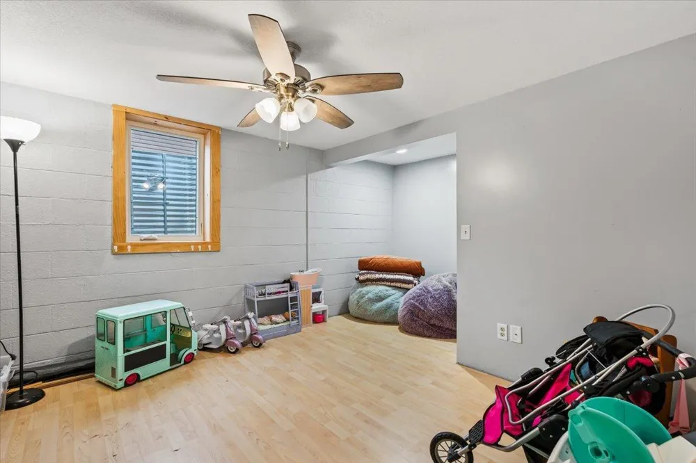 1009 W Center Street Lake City, MN 55041