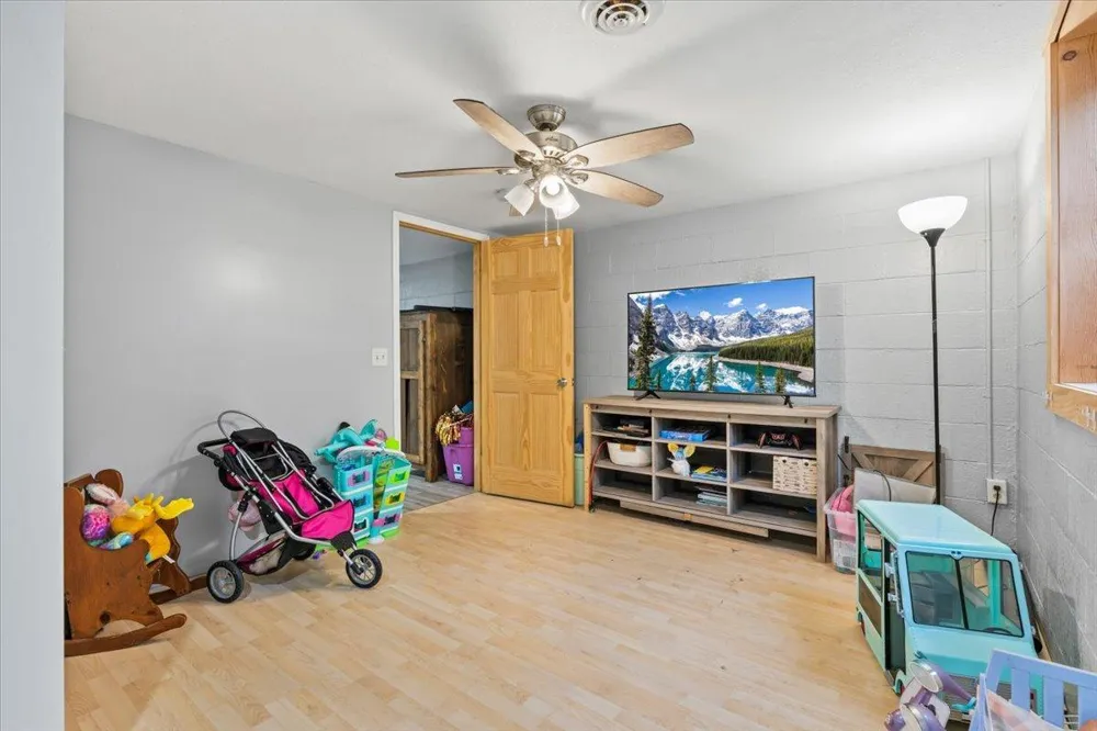 1009 W Center Street Lake City, MN 55041