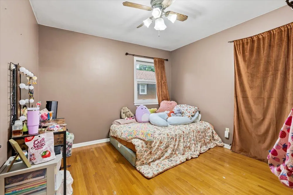 1009 W Center Street Lake City, MN 55041