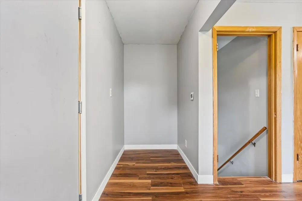 1009 W Center Street Lake City, MN 55041