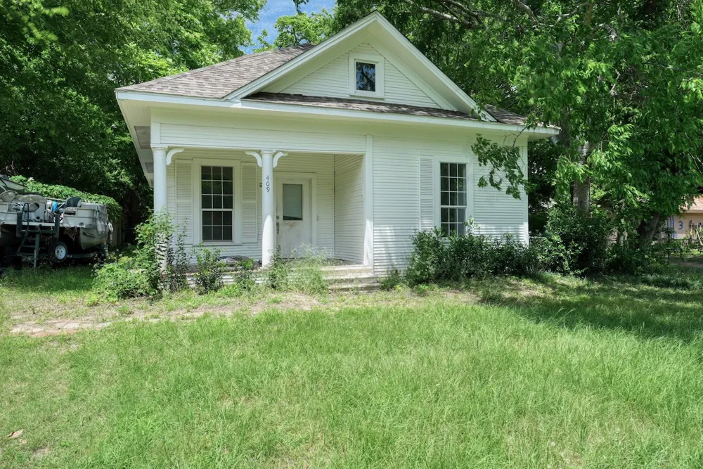 409 S Boyd Street Lindale, TX 75771