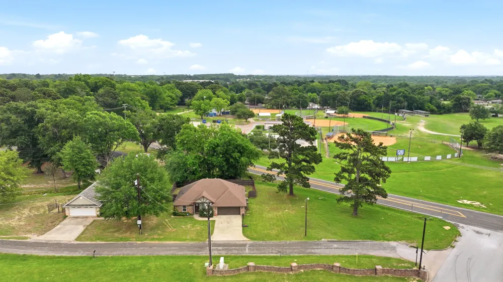 605 Penny Lane Lindale, TX 75771