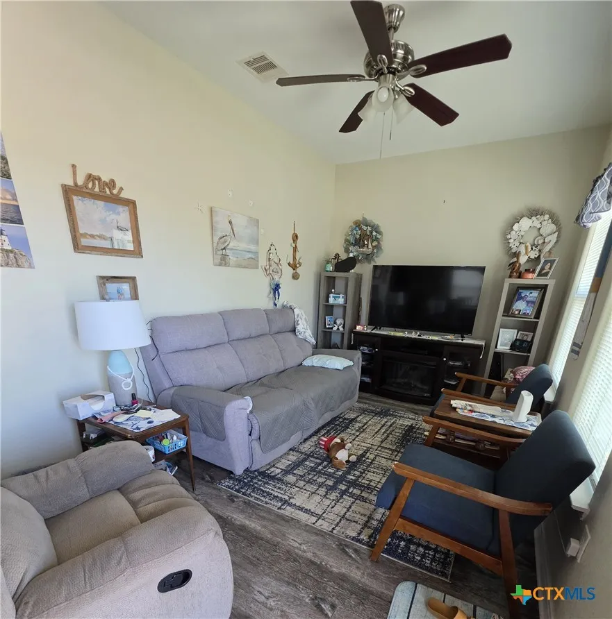 501 S 13th Street Seadrift, TX 77983