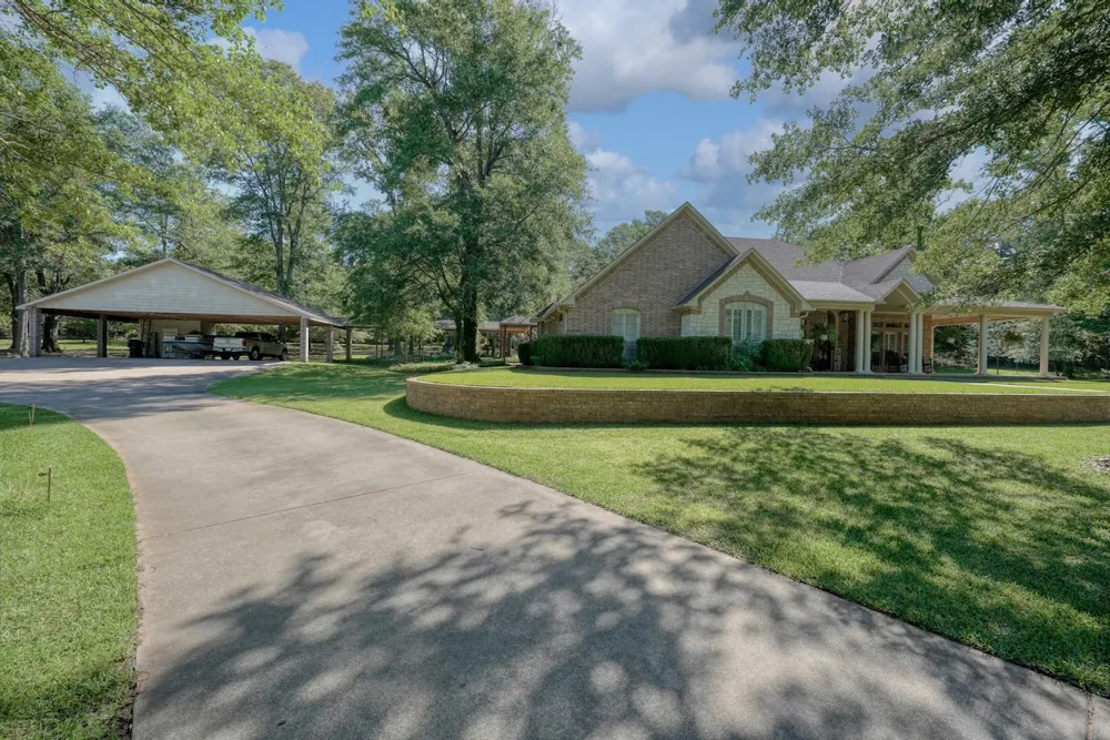 17898 Fm 16 W Lindale, TX 75771