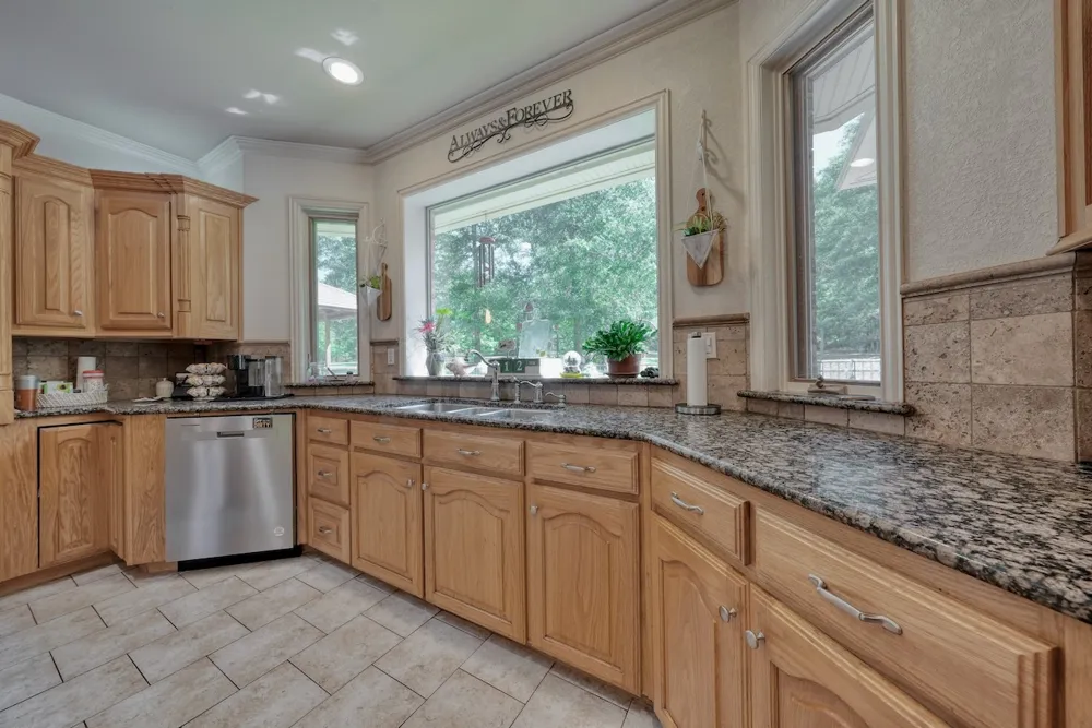 17898 Fm 16 W Lindale, TX 75771