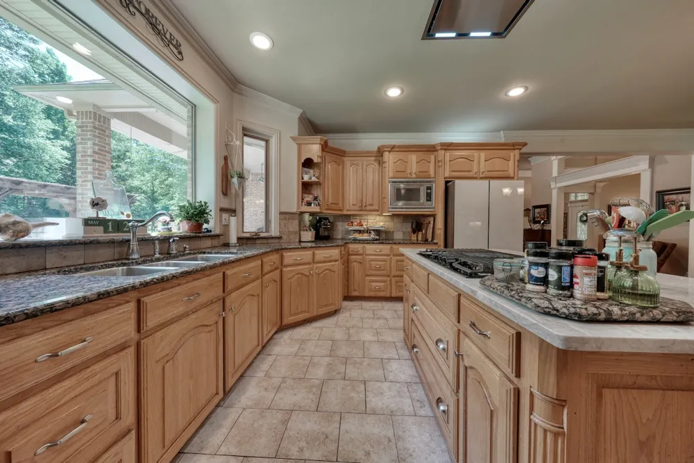17898 Fm 16 W Lindale, TX 75771