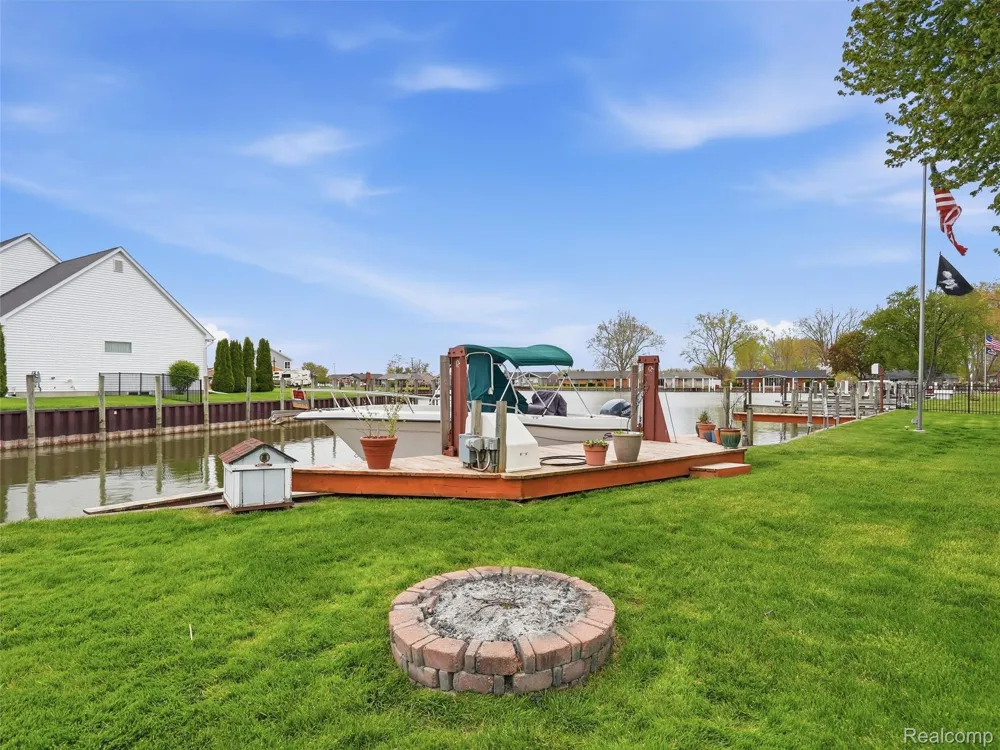 32160 S River Road Harrison Charter Township, MI 48045
