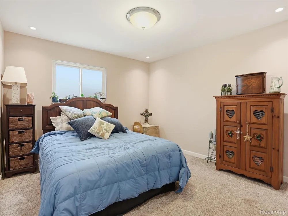 32160 S River Road Harrison Charter Township, MI 48045