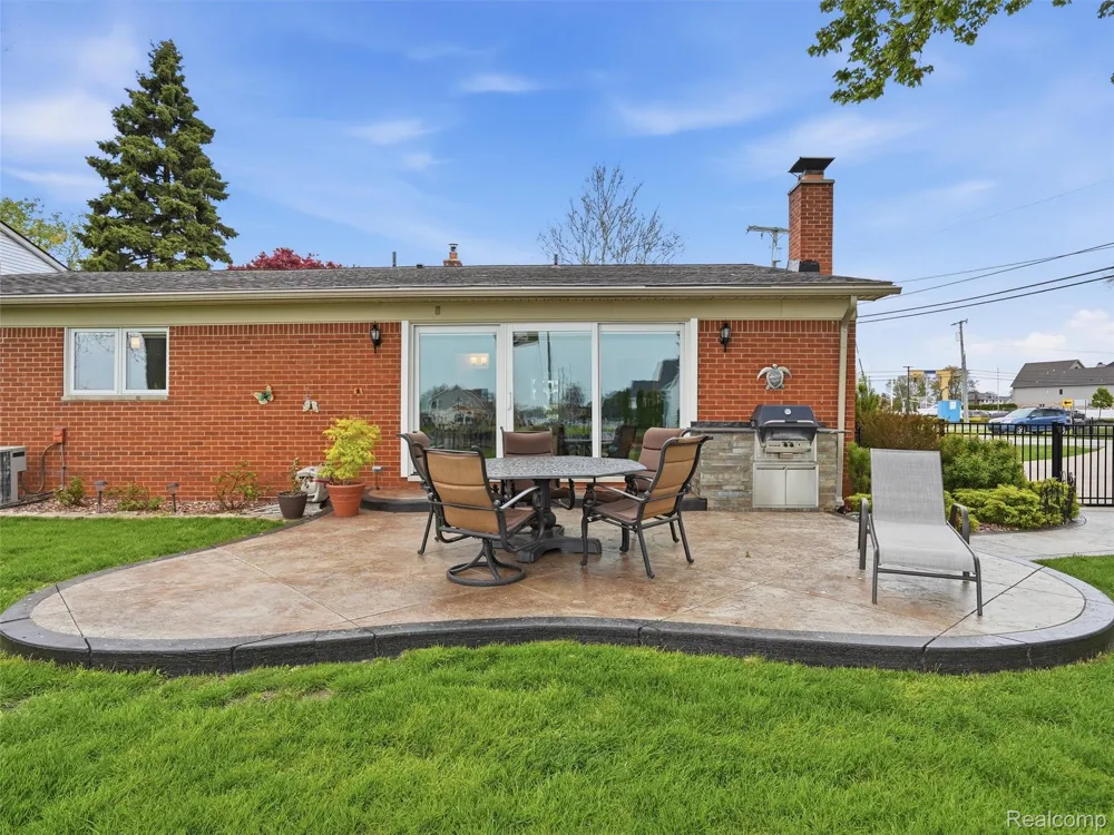 32160 S River Road Harrison Charter Township, MI 48045