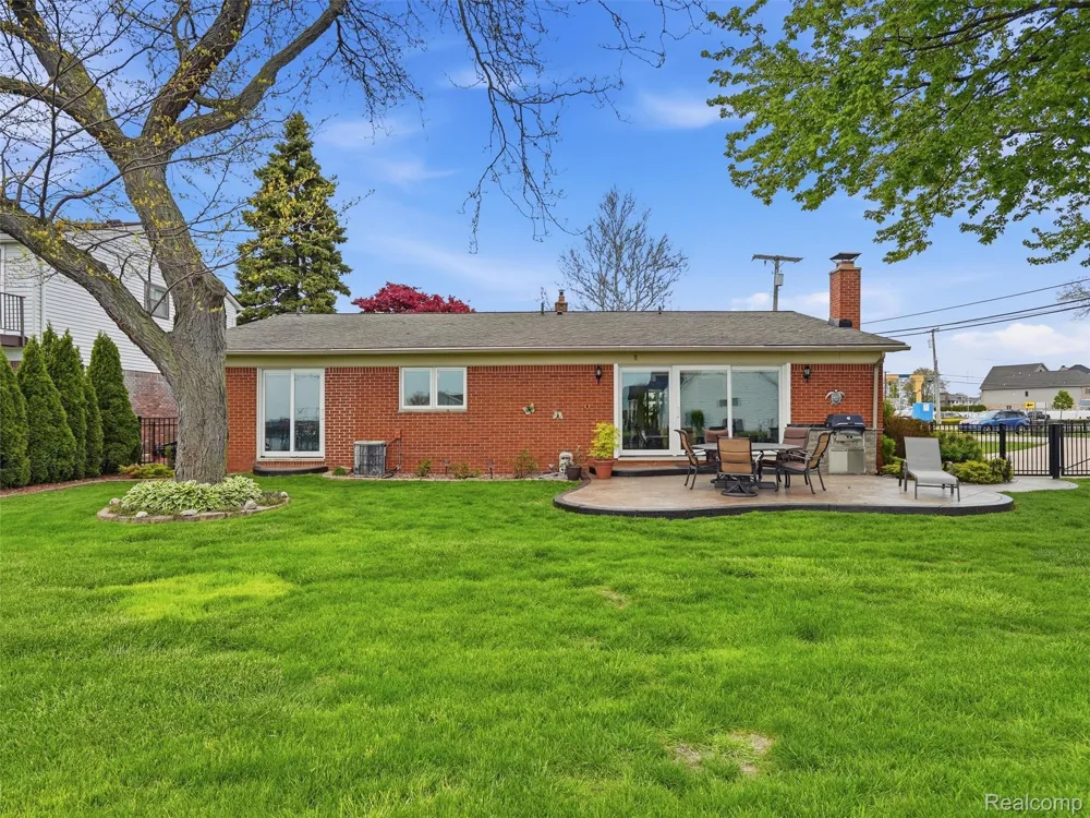 32160 S River Road Harrison Charter Township, MI 48045