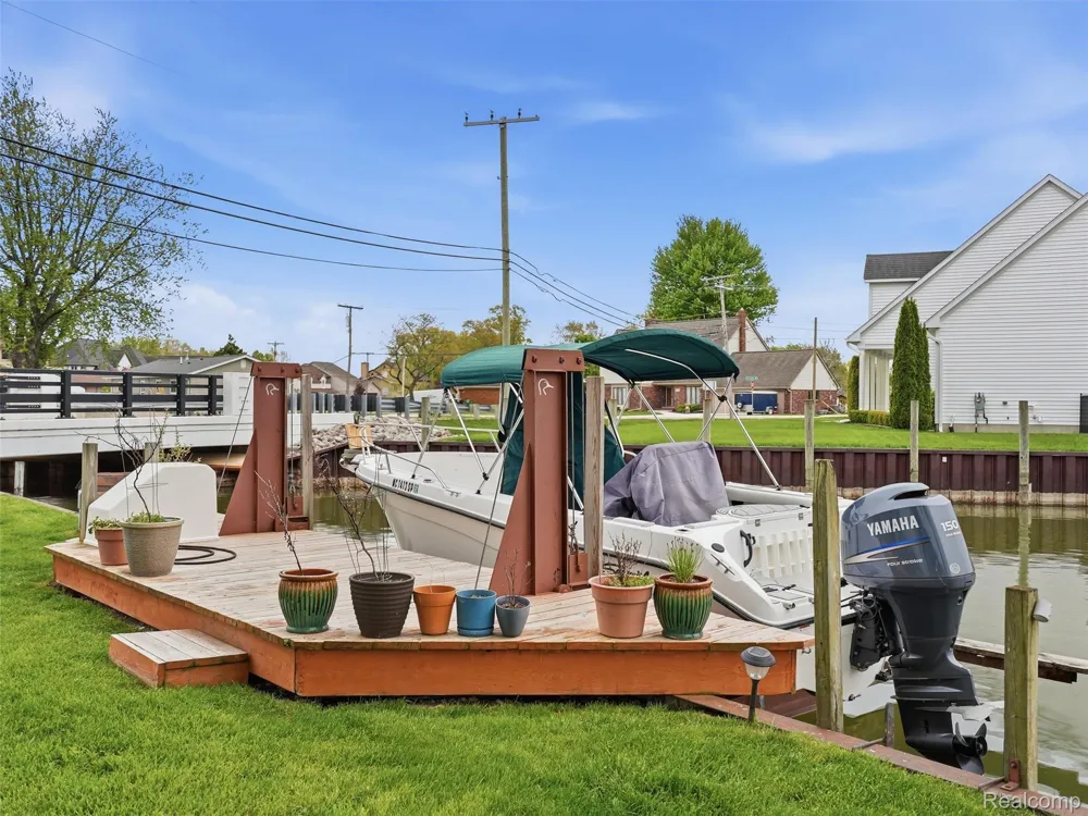 32160 S River Road Harrison Charter Township, MI 48045