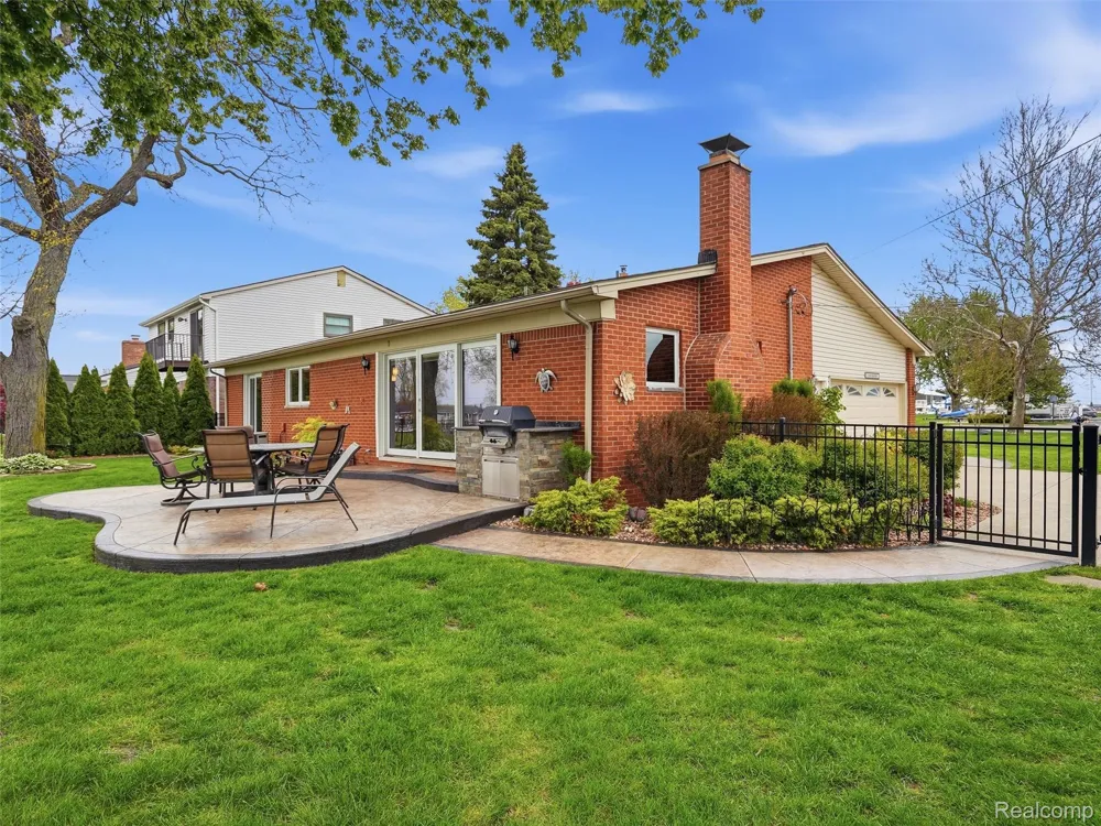 32160 S River Road Harrison Charter Township, MI 48045