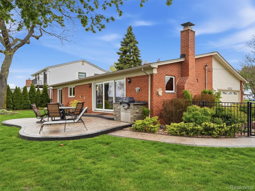 32160 S River Road Harrison Charter Township, MI 48045