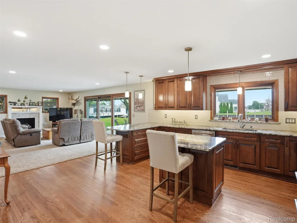 32160 S River Road Harrison Charter Township, MI 48045