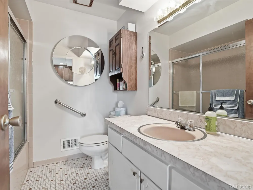 32160 S River Road Harrison Charter Township, MI 48045