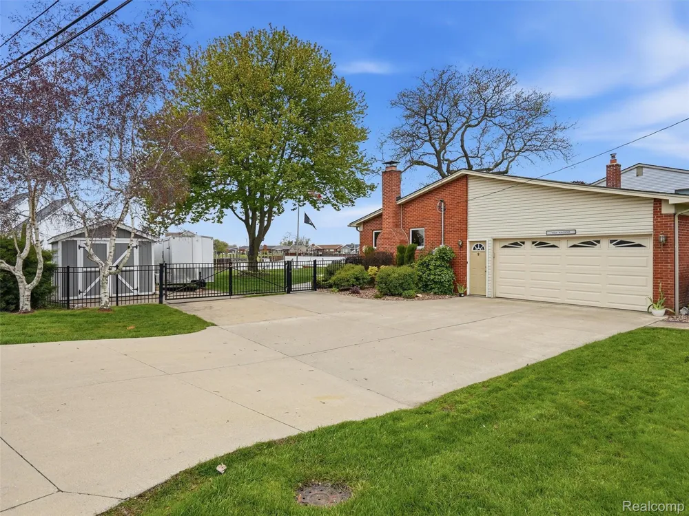 32160 S River Road Harrison Charter Township, MI 48045