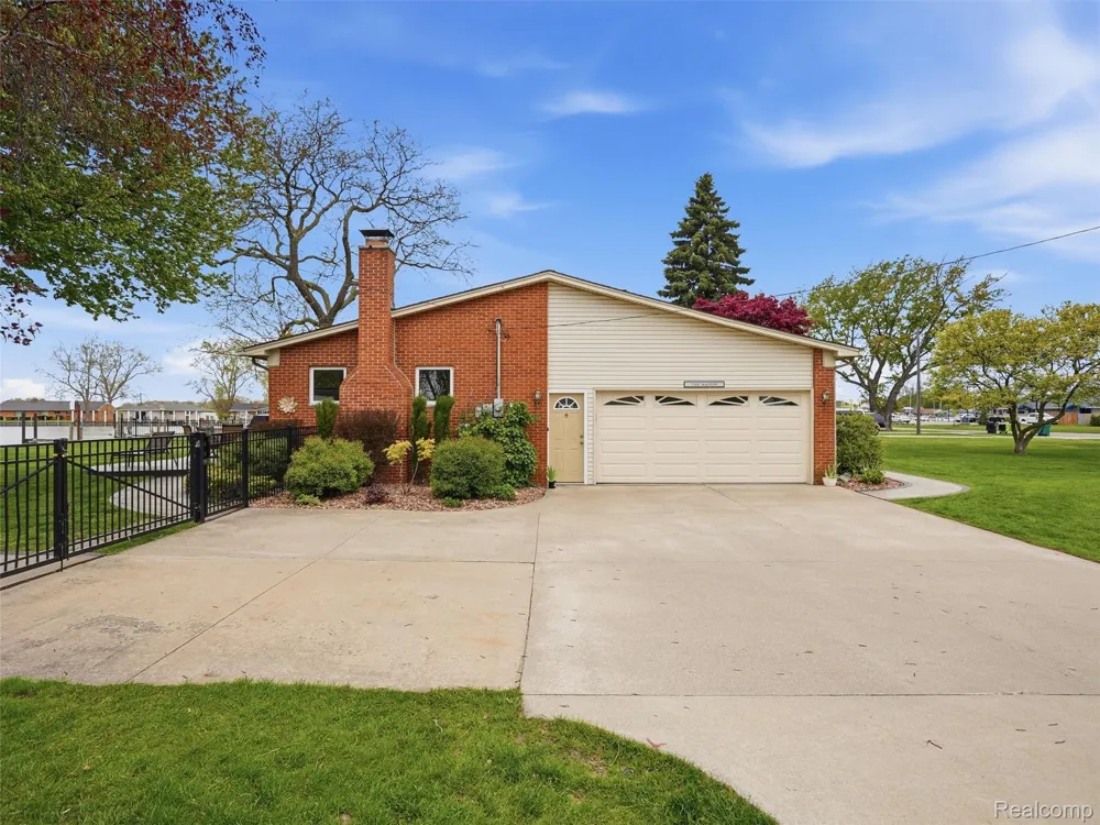 32160 S River Road Harrison Charter Township, MI 48045