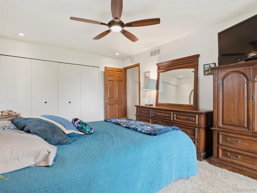 32160 S River Road Harrison Charter Township, MI 48045