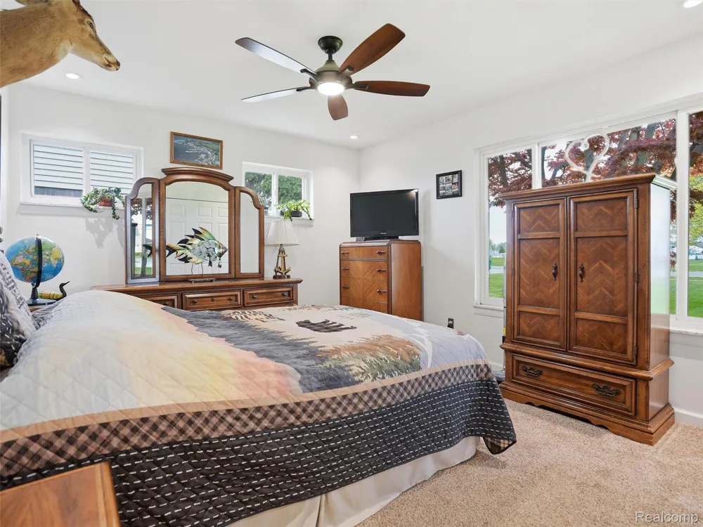 32160 S River Road Harrison Charter Township, MI 48045