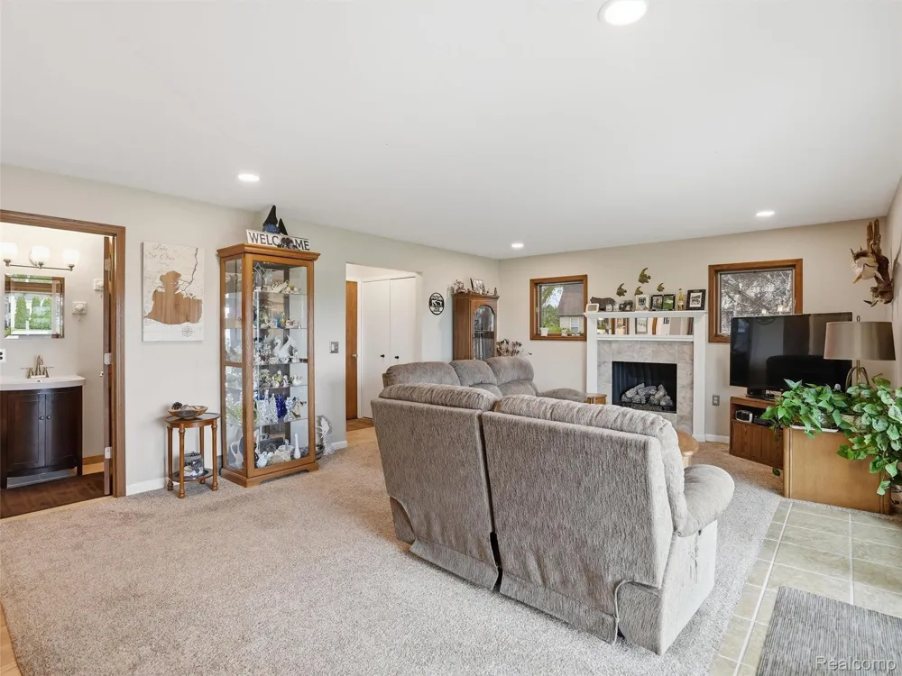 32160 S River Road Harrison Charter Township, MI 48045