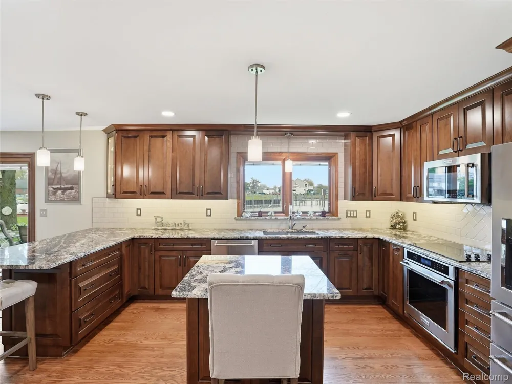32160 S River Road Harrison Charter Township, MI 48045