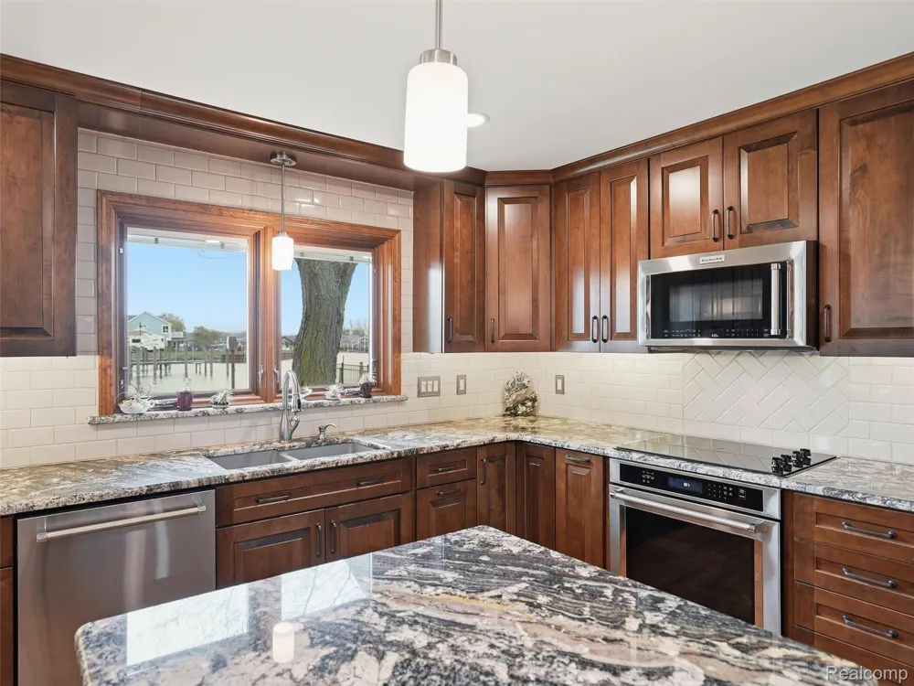 32160 S River Road Harrison Charter Township, MI 48045